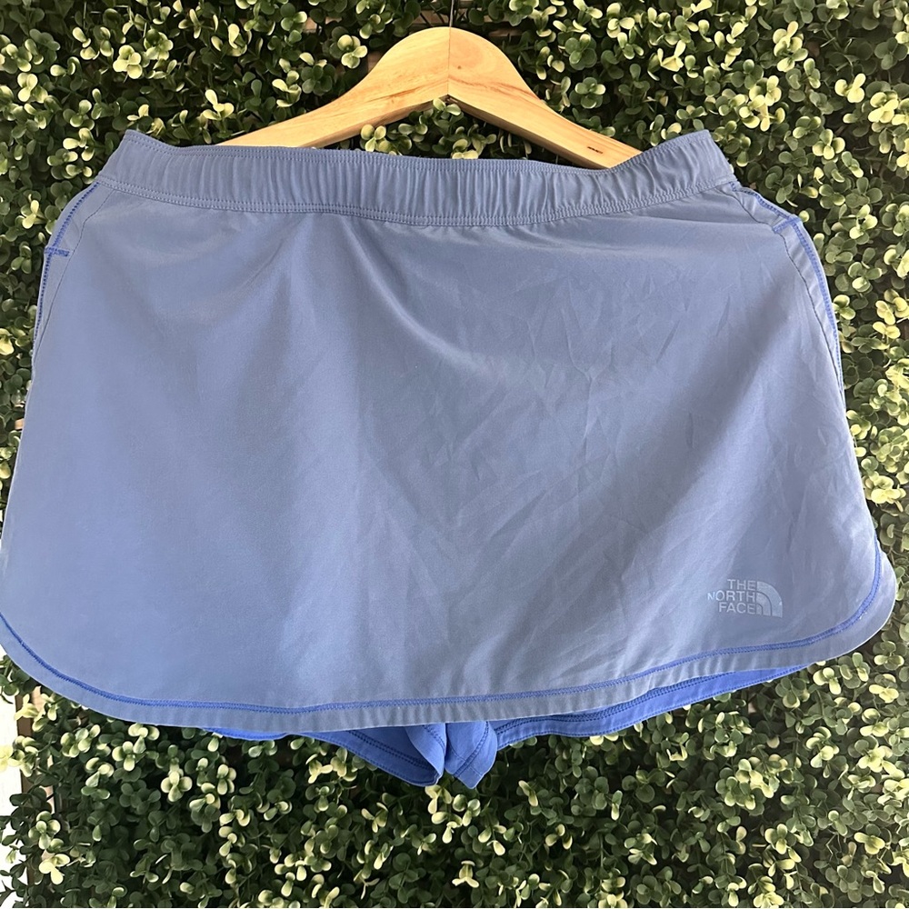 North Face Woman's Runagade Woven Skort Pockets Size Medium Reflective FlashDry